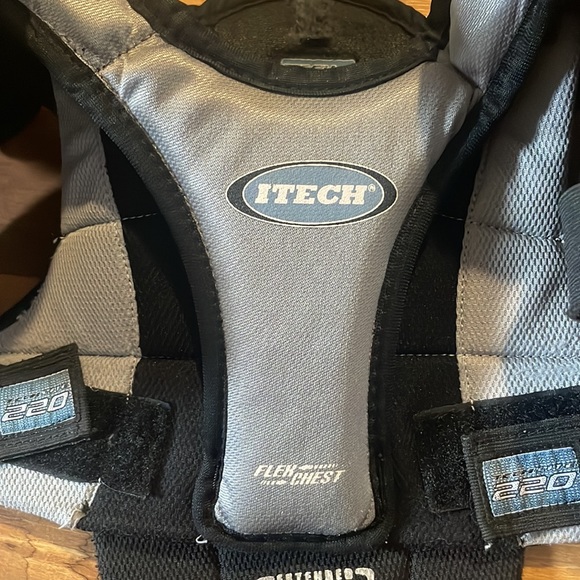 ITECH shoulder pads youth small - Picture 4 of 4